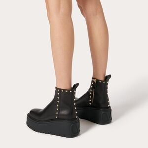 Valentino Garavani Black Leather V logo uniqueform calfskin ankle boots EU 37.5